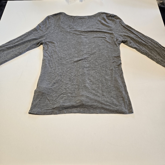Americanable Gray Women's 3/4‎ Sleeve Top With Scoop Neck Detail - Picture 6 of 7
